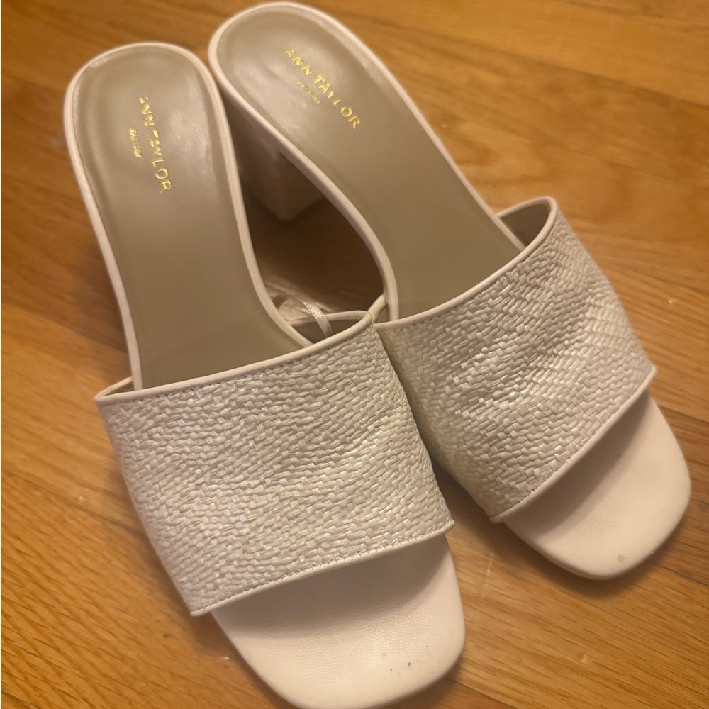 Ann Taylor Cream Textured Mules